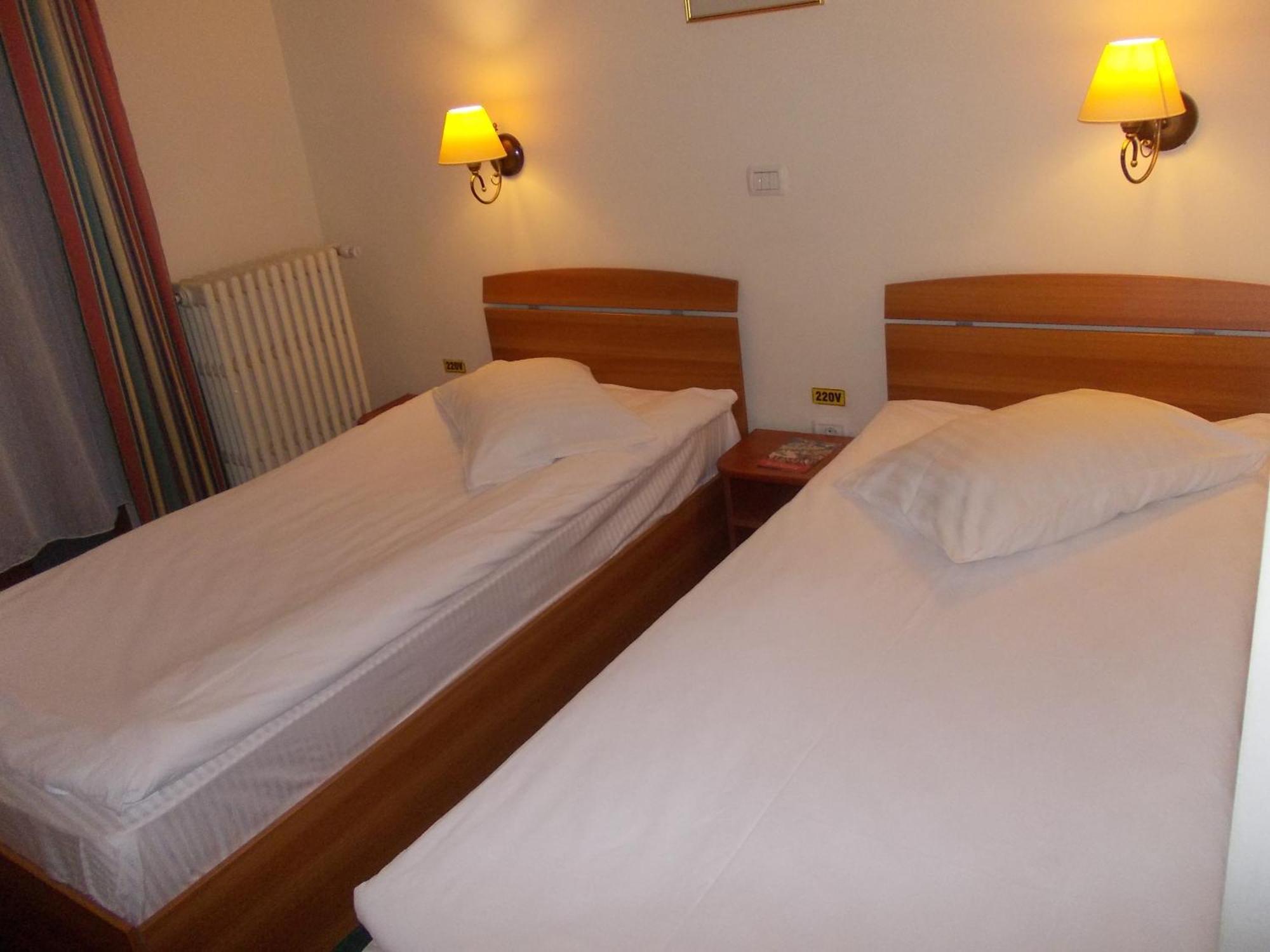 Hotel Bucegi Portile Regatului Paraul Rece Habitación foto